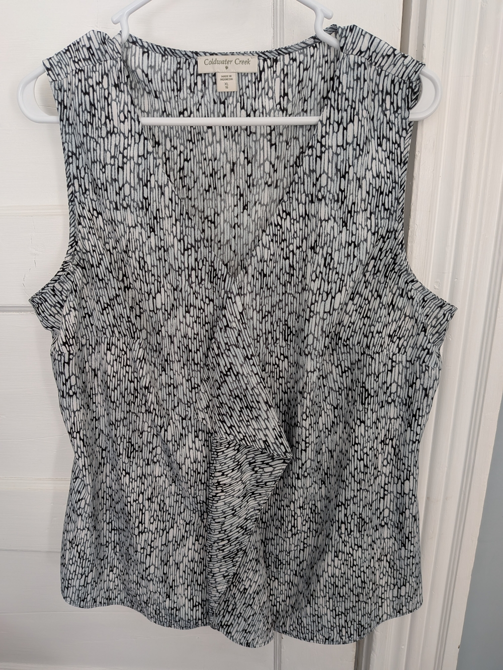 Coldwater Creek Black & Gray Sleeveless V-Neck Ruffle Front Blouse XL/16